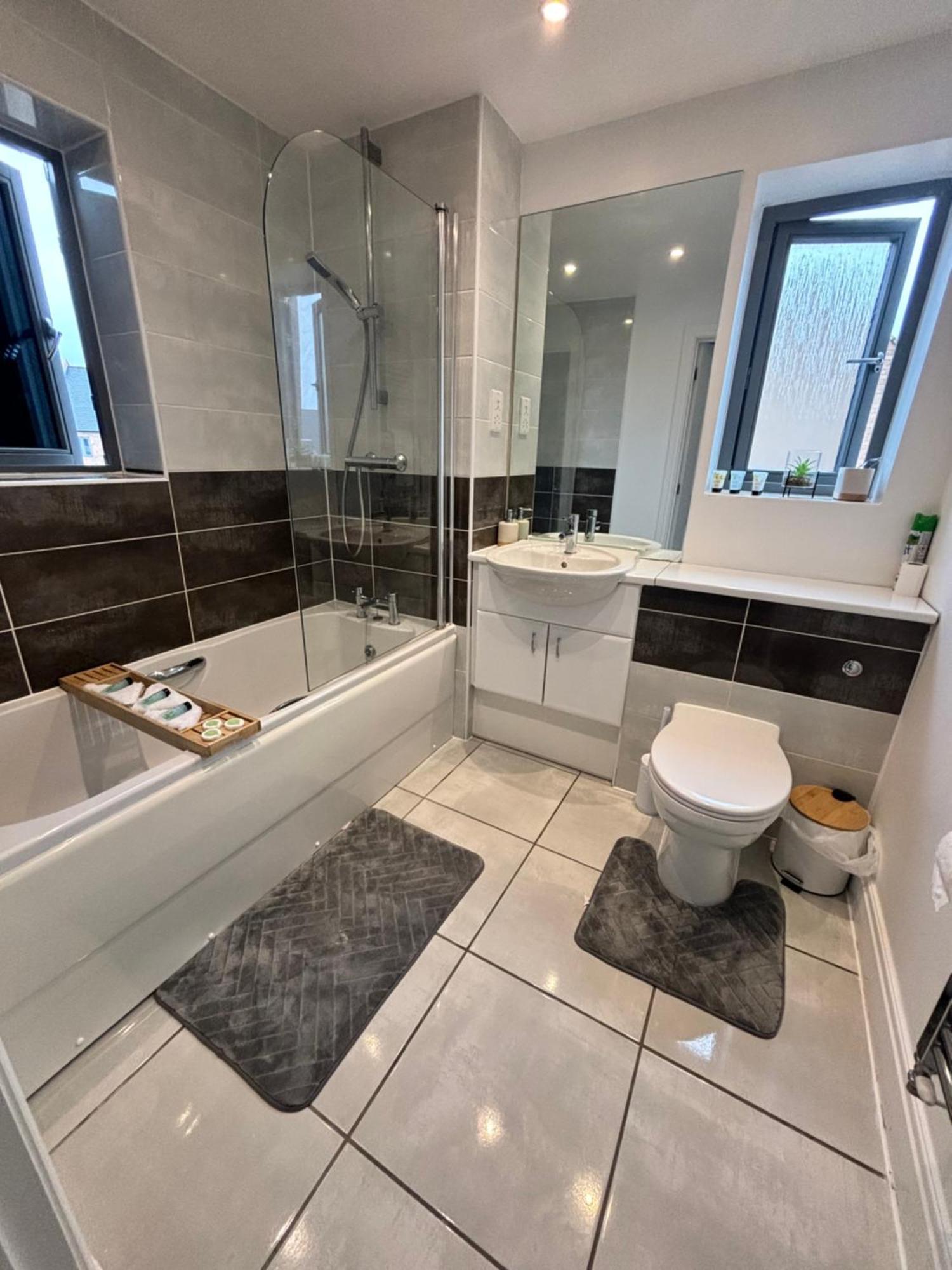Luxury 2 Bedroom Northampton Townhouse With Balcony Extérieur photo